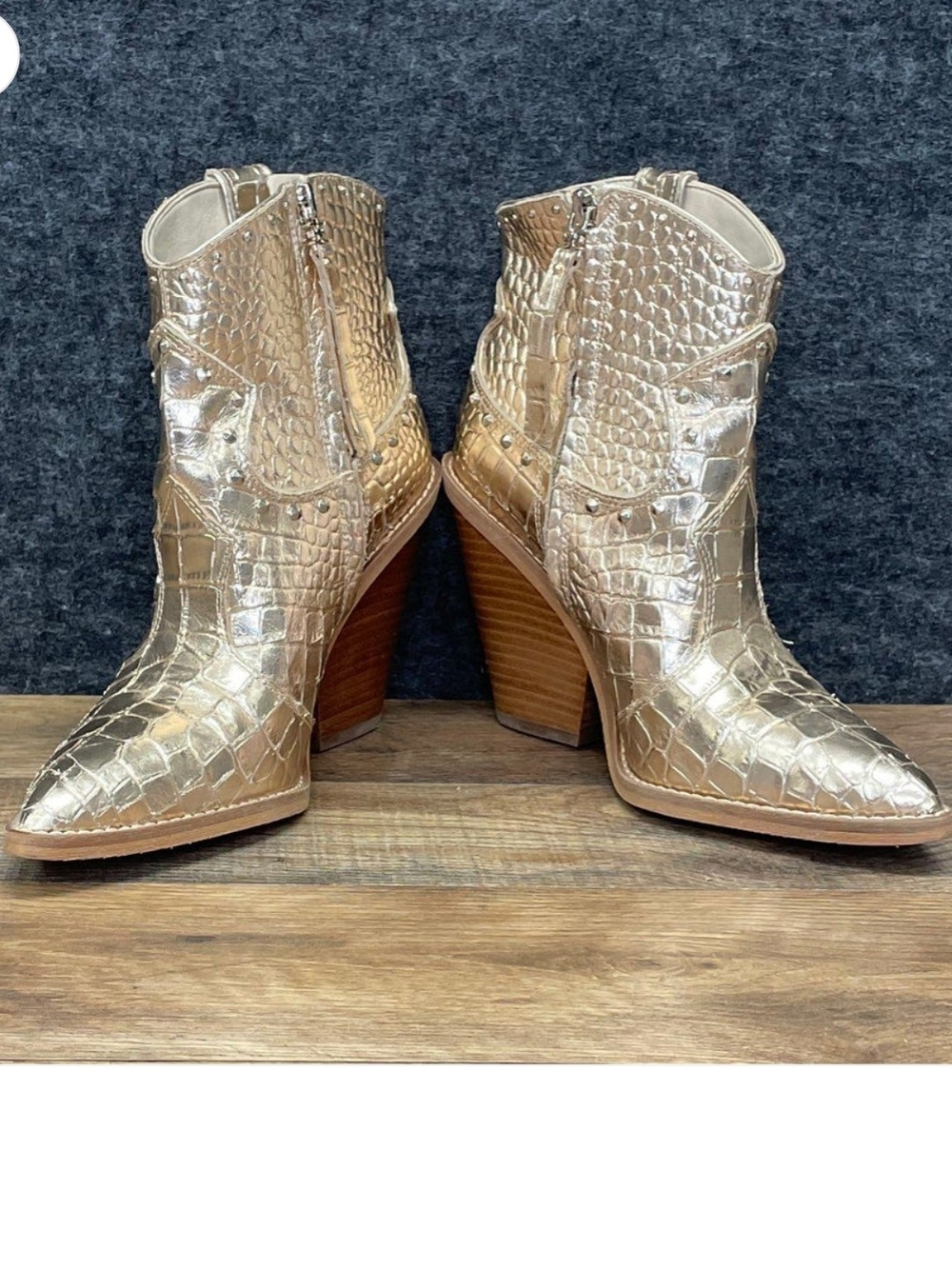 Sam Edelman Iris 2 Gold Croc-Embossed Western Ankle Boots
Size 7M (EUR 37)